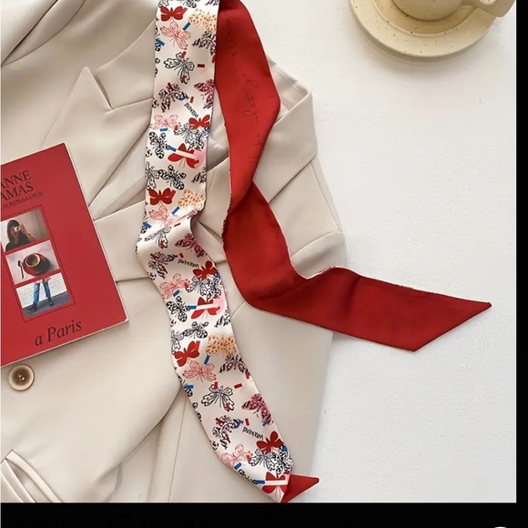 Elegant Silk Scarf Set in Red and Gold - Picture 6 of 8